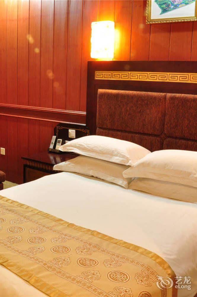 Yak Hotel Lhasa Dış mekan fotoğraf
